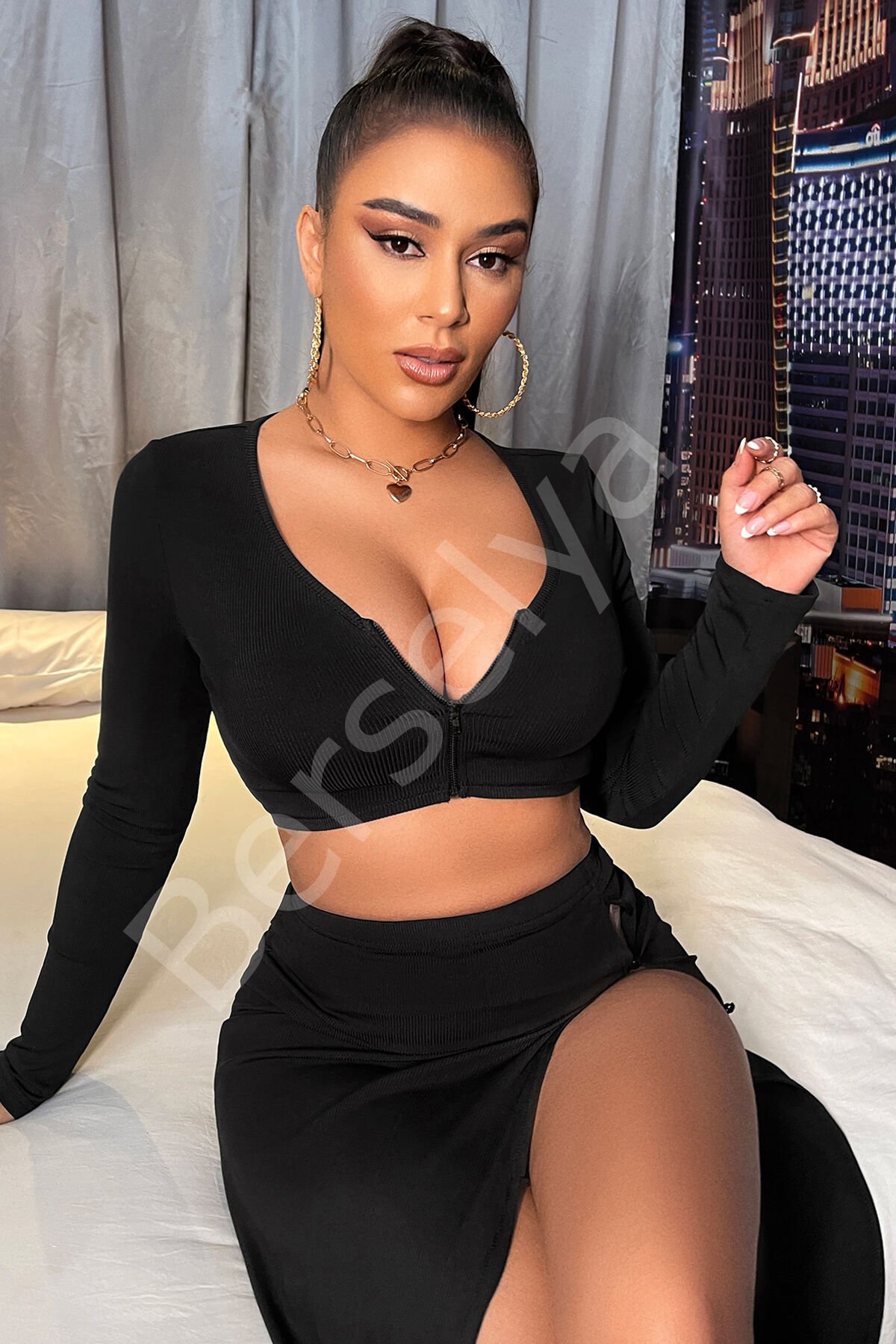 Kadın Siyah Uzun Kol Göğüs Ve Göbek Dekolteli Fermuarlı Crop Top Bluz