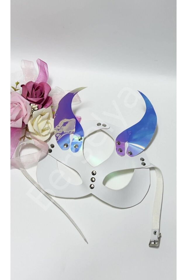 Beyaz Deri Ve Gümüş Şeytan Kulaklı Maske 800470