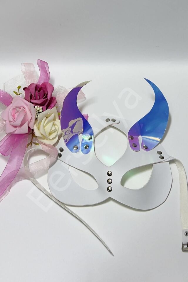 Beyaz Deri Ve Gümüş Şeytan Kulaklı Maske 800470