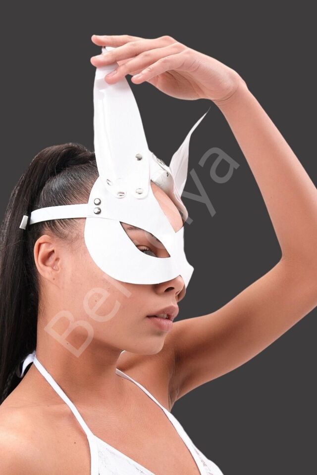 Beyaz Kulaklı Maske Takalı 800424