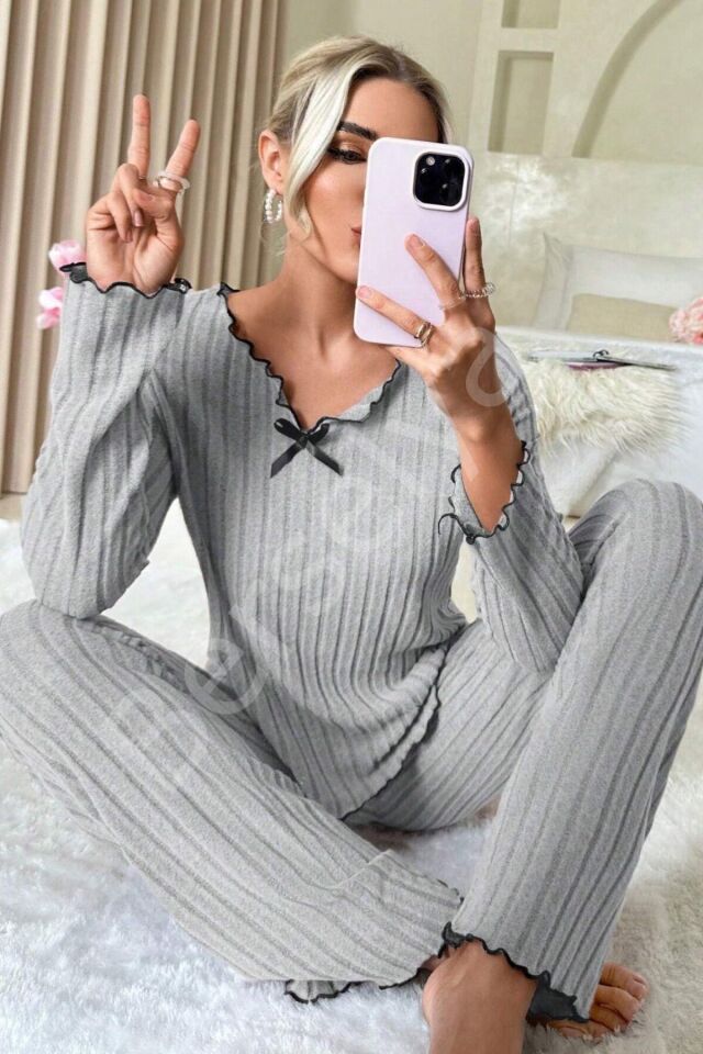 Kadın Gri Çizgili Uzun Kollu Fiyonk Detaylı Pijama Takımı Rahat Mevsimlik