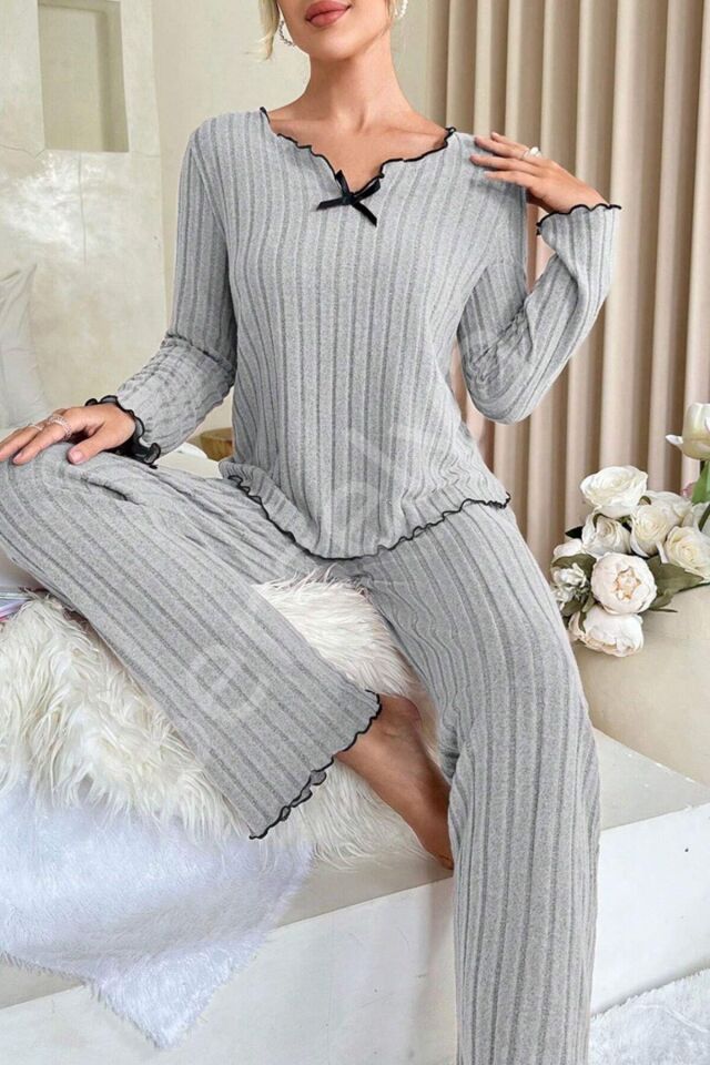 Kadın Gri Çizgili Uzun Kollu Fiyonk Detaylı Pijama Takımı Rahat Mevsimlik
