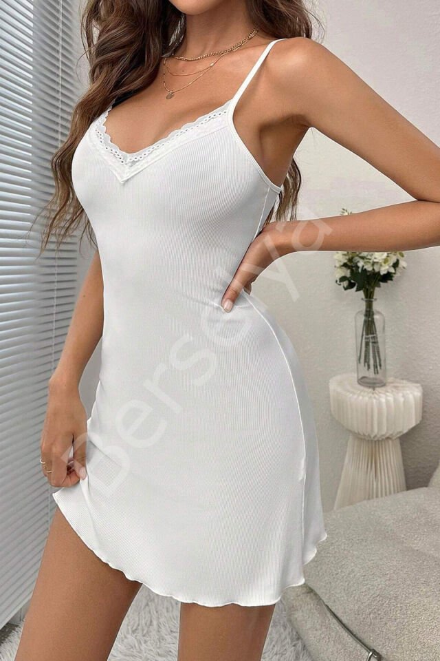 Kadın Beyaz Göğüs Dantel İşlemeli Fitilli Kumaş Şık Gecelik