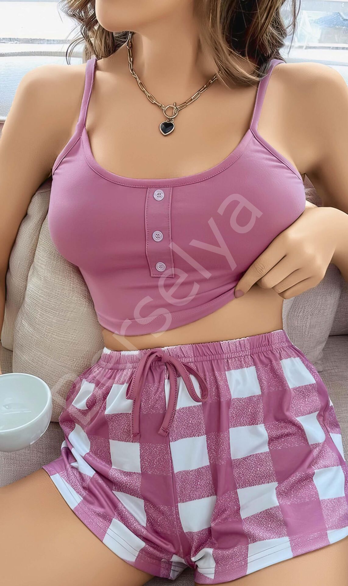 Kadın Pembe Kareli Desenli Askılı Şortlu Pijama Takım 6651