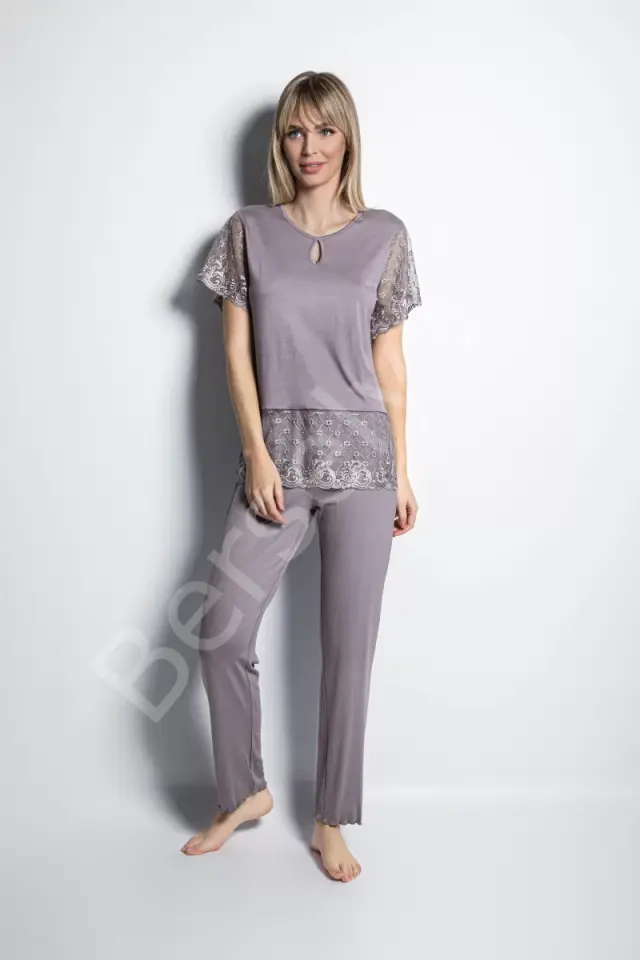 Yakası Detaylı Brode Dantelli Pijama Takımı