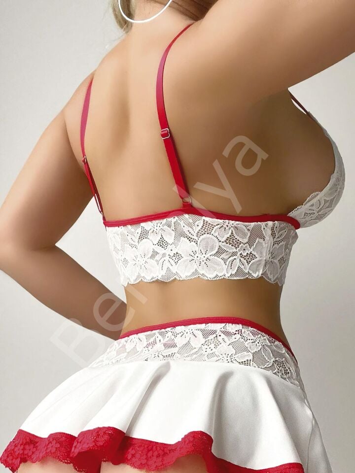 Beyaz Bustiyer Ve Mini Etekli Fantezi Hemşire Kostümü