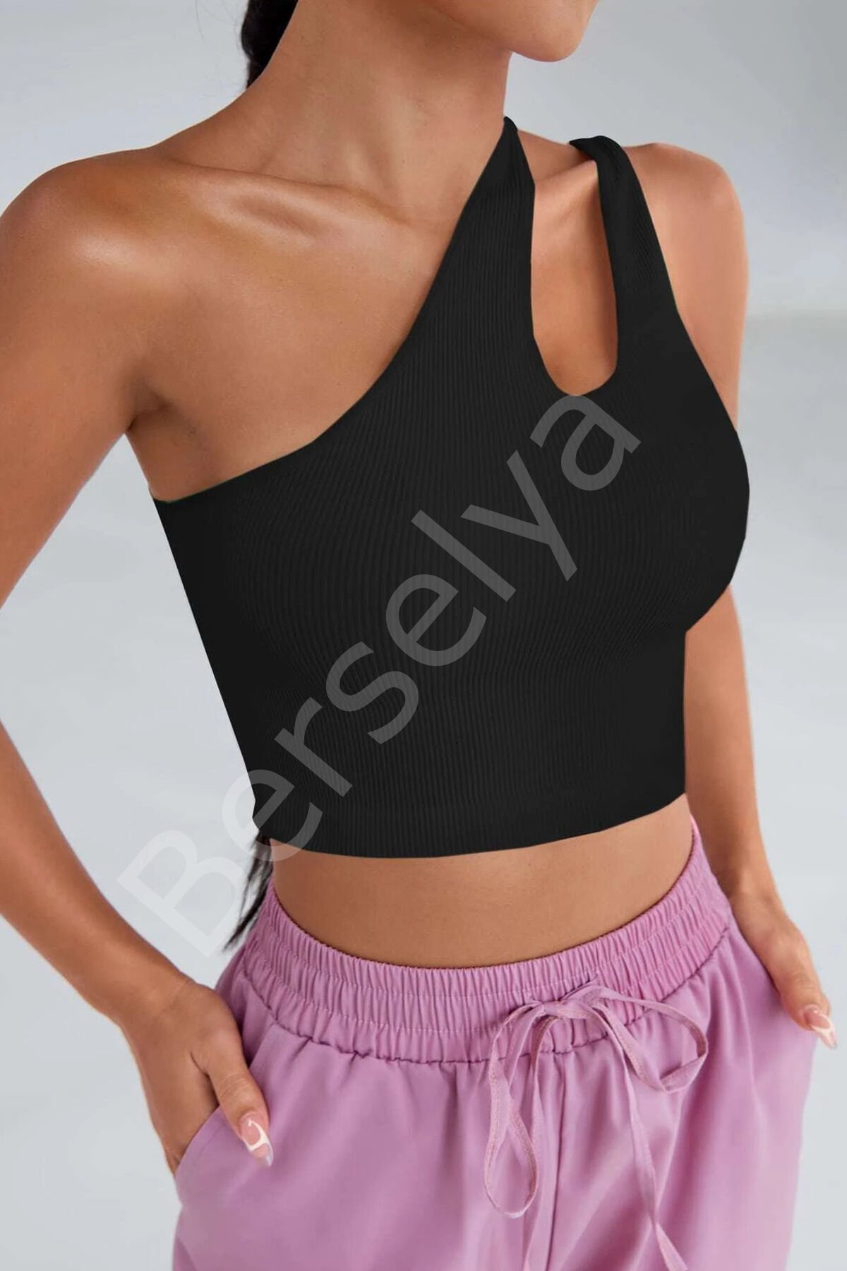 Kadın Siyah Tek Omuz Cut Out Detaylı Crop Top Bluz