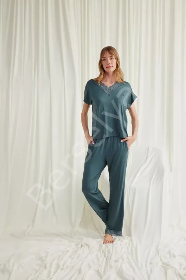 Kısa Kollu V Yakalı Dantelli Pijama Takımı
