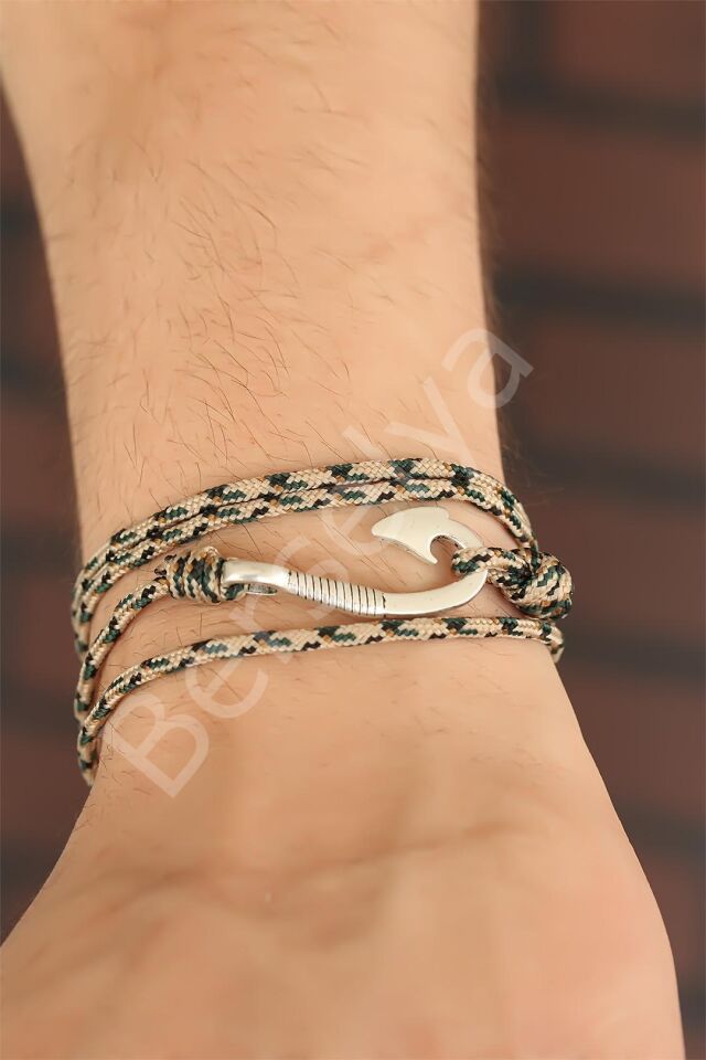 Krem Renk Çizgi Desenli Metal Kancalı Erkek Bileklik