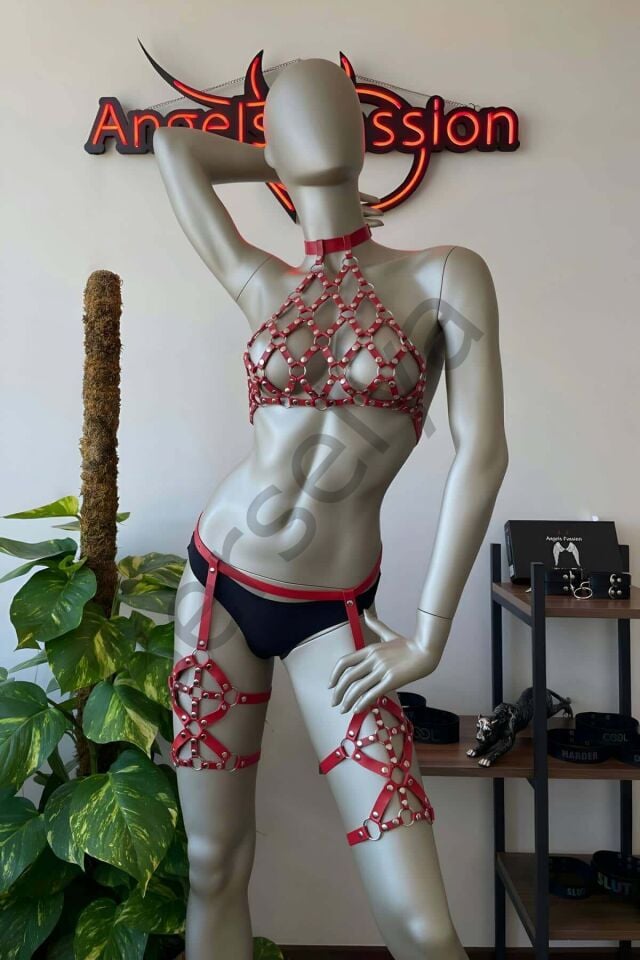 Tarz Ve Şık Kırmızı Deri Fantazi Jartiyer Harness - Brf460