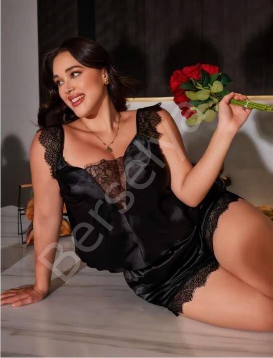 Büyük Beden Siyah Omuz Dantel İşlemeli Saten Şortlu Takım