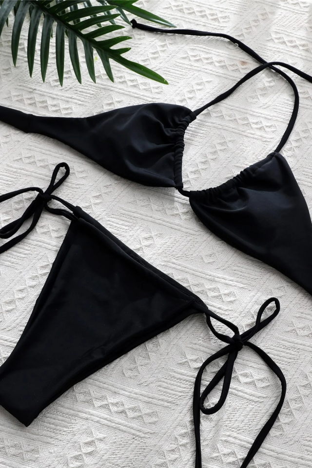 Kadın Siyah Üçgen Bikini Takımı Yandan Bağlamalı Şık Tasarım Esnek Kumaş Mayo Seti