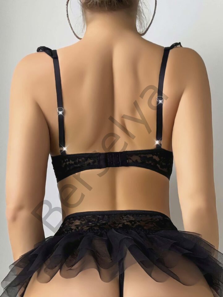 Siyah Dantel İşlemeli Püsküllü Fantezi Jartiyer Takımı