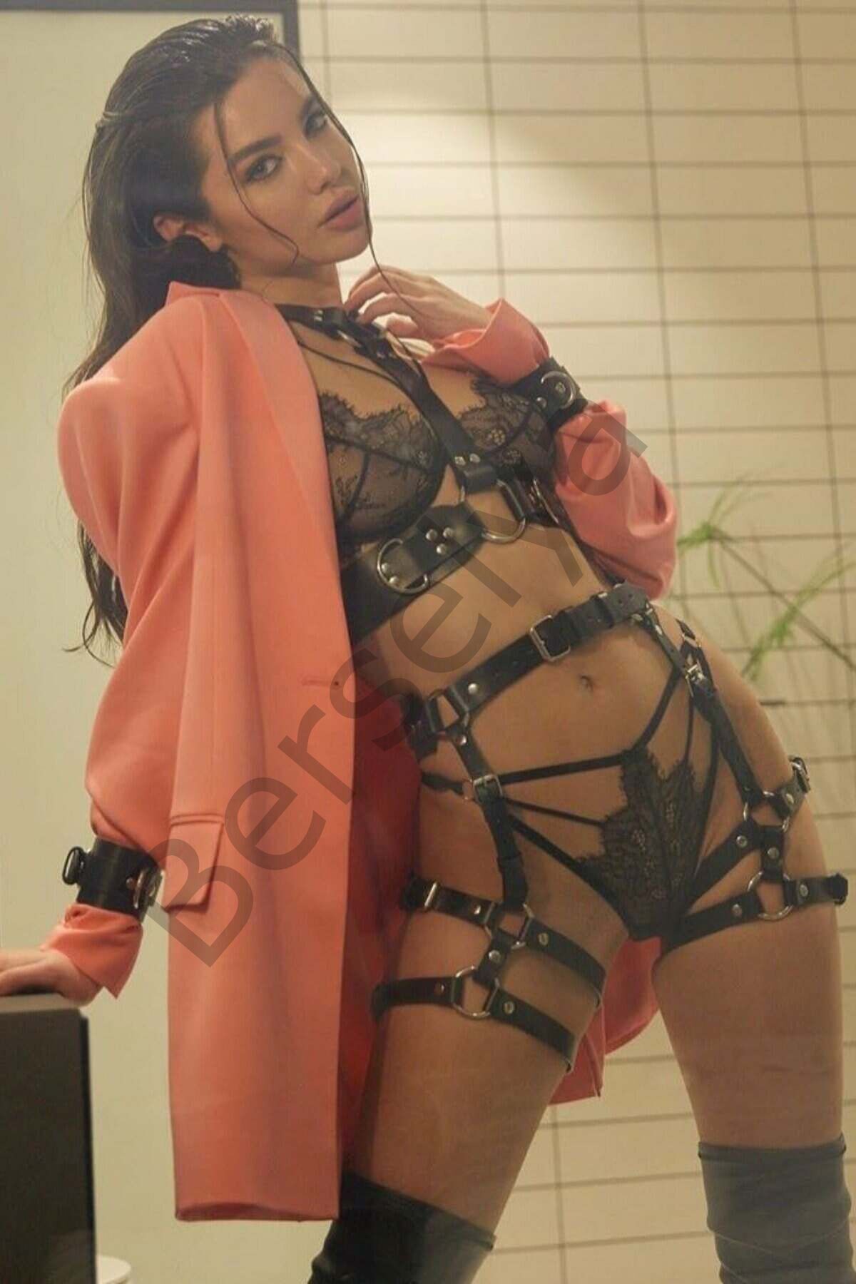 Büyük Halkalı Geniş Şeritli Fantezi Deri Harness Takım - Brf692