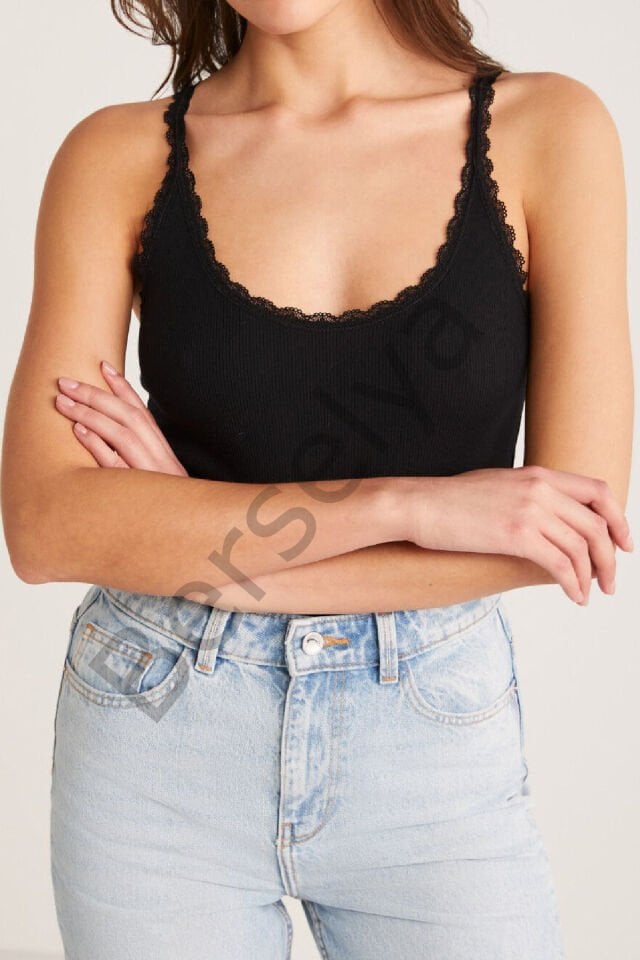 Kadın Siyah Normal Kalıp Dantel Detalı Ince Askılı Oyuk Yaka Atlet