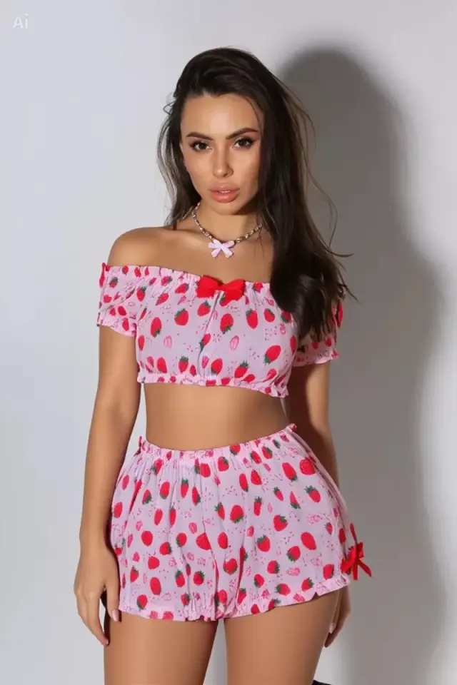 Kadın Pembe Çilek Desenli Şortlu Pijama Takımı