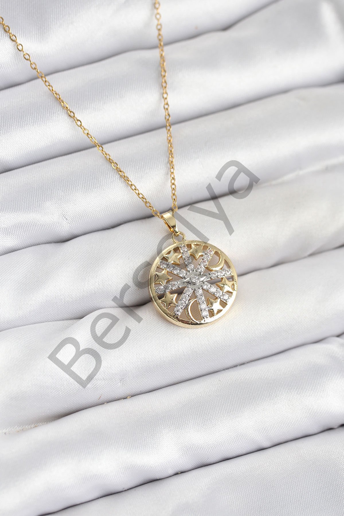 316L Çelik Zincir Gold Renk Zirkon Taşlı Kadın Kolye