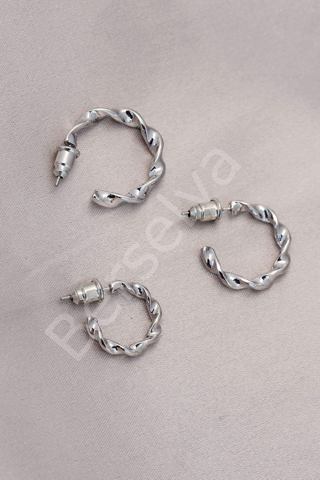Burgu Model Gümüş Metal Küpe Seti