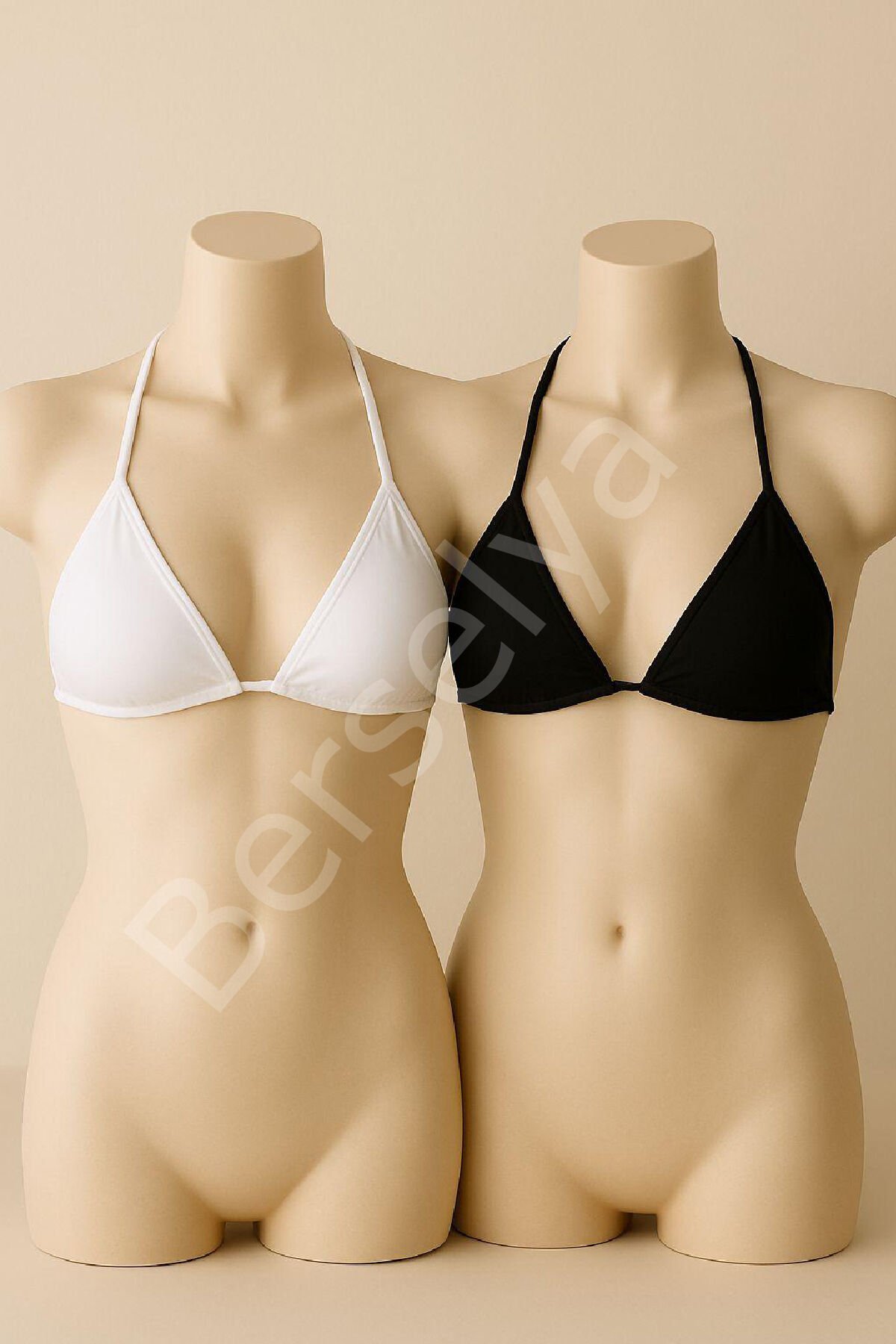 Kadın Siyah Ve Beyaz Minimal Kesim Üçgen Bikini Üstü