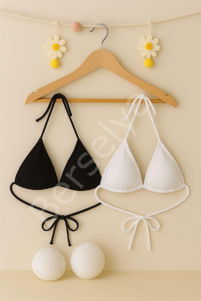 Kadın Siyah Ve Beyaz Minimal Kesim Üçgen Bikini Üstü