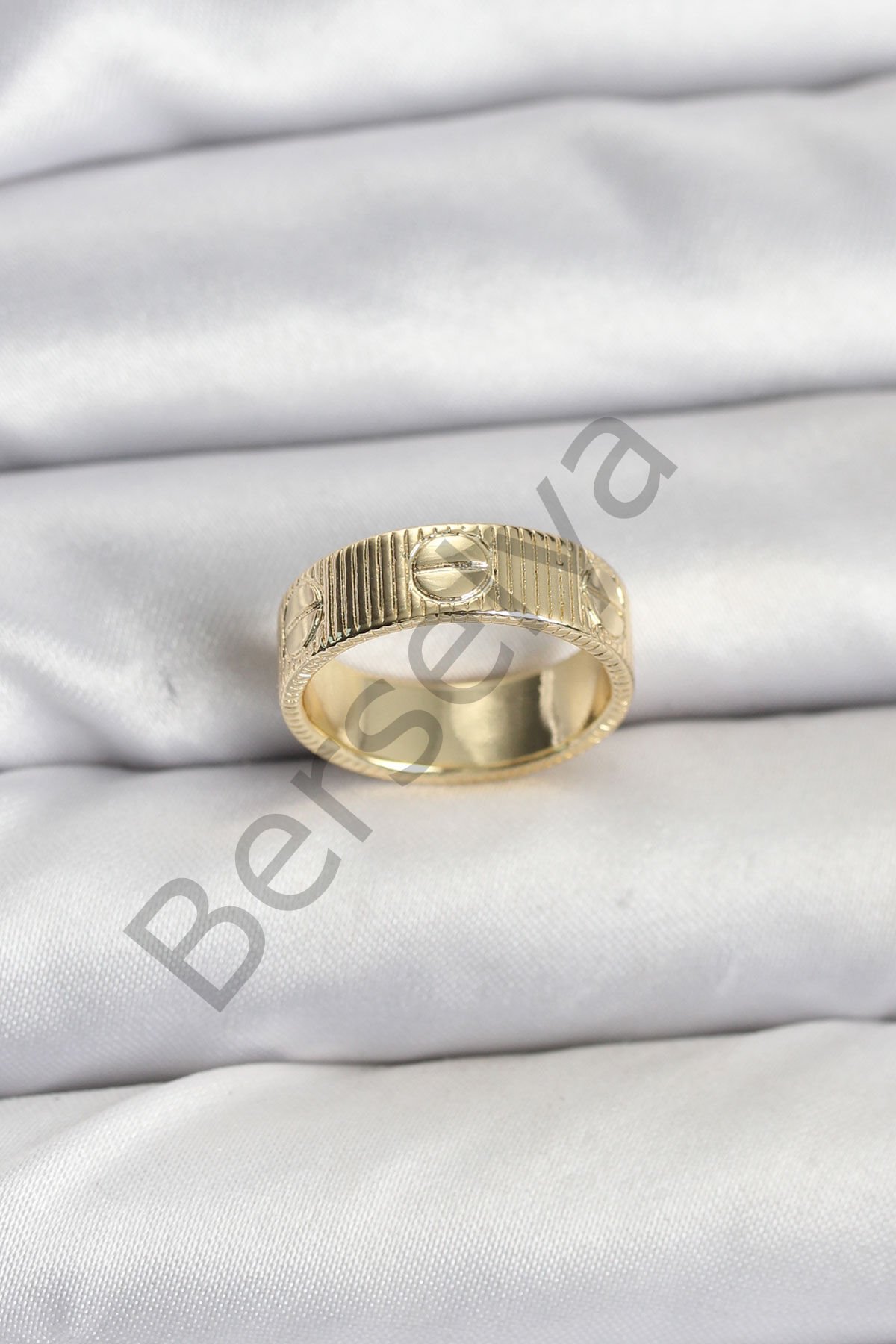 Gold Renk Model Kadın Yüzük