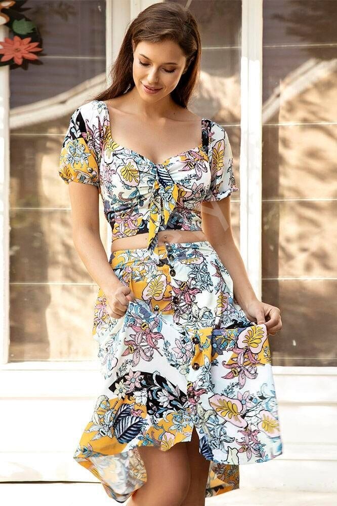 Dokuma Önden Bağlamalı Çiçek Baskılı Omuzu Düşük Büstiyer Ve Önden Düğmeli Etek Takım
