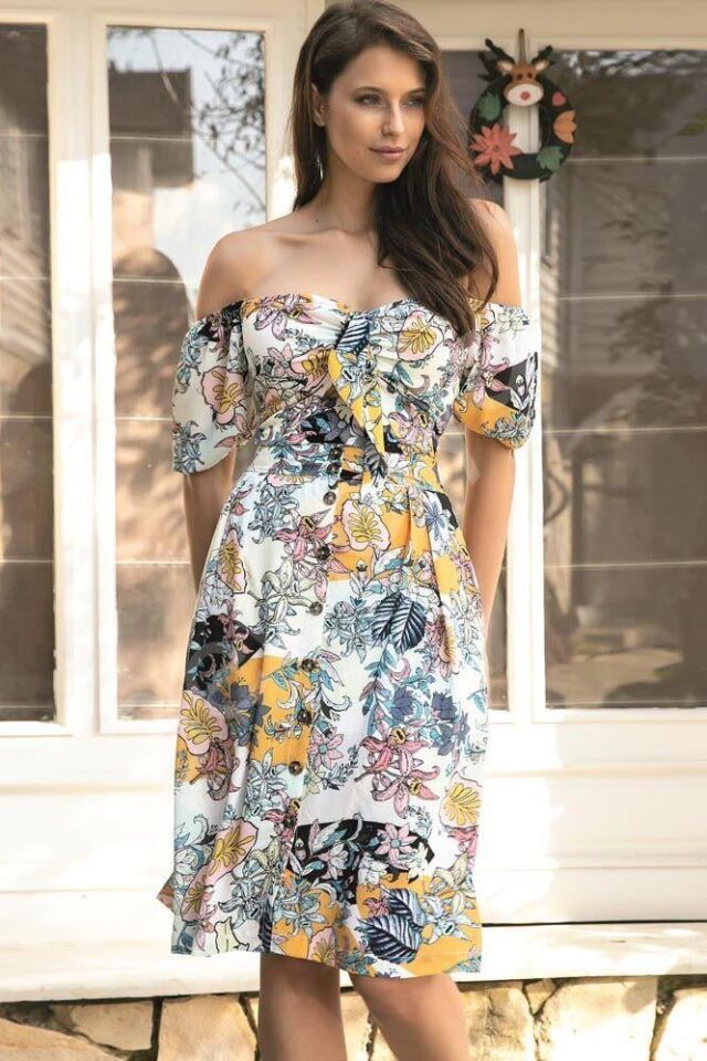 Dokuma Önden Bağlamalı Çiçek Baskılı Omuzu Düşük Büstiyer Ve Önden Düğmeli Etek Takım