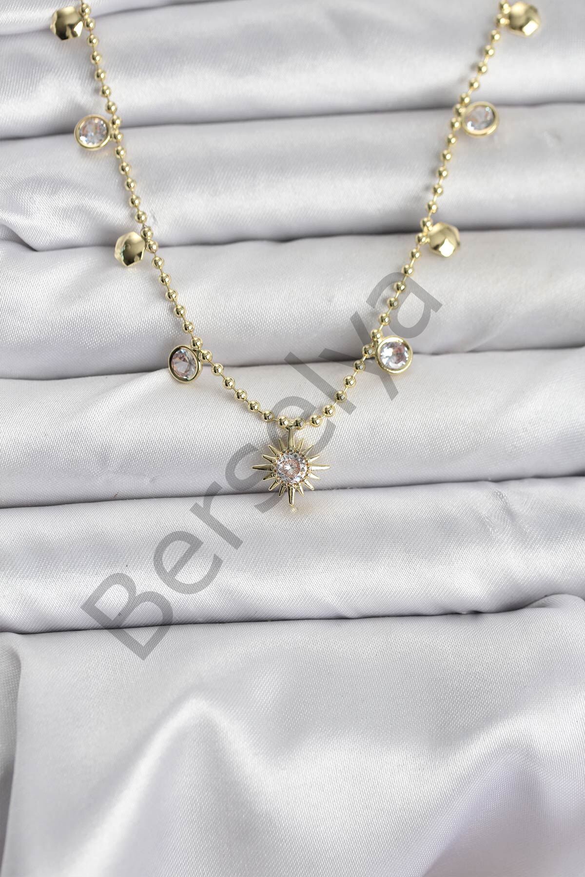 Zirkon Taşlı Kutup Yıldızı Model Pirinç Gold Renk Kadın Kolye