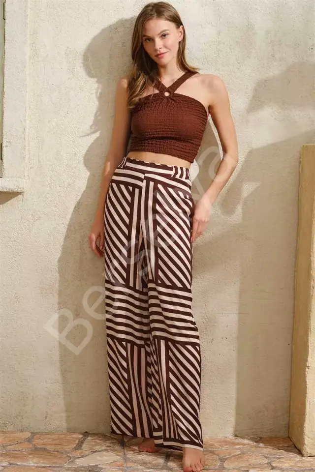Boyundan Bağlamalı Çizgili Yazlık Uzun İp Detaylı Pijama Takımı