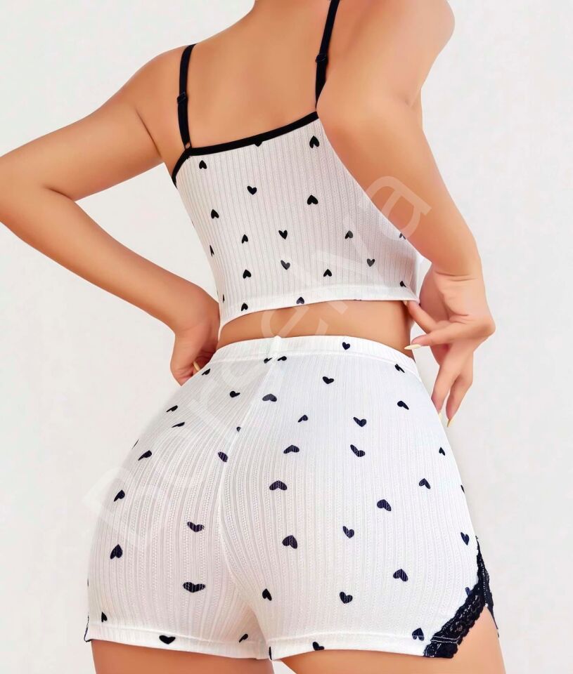 Pamuklu Beyaz Üstüne Siyah Kalp Desen Fitilli Askılı Şortlu Pijama Takımı