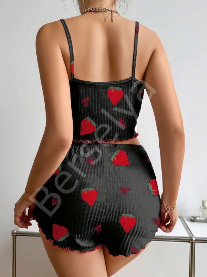 Pamuklu Siyah Üstüne Çilek Desen Fitilli Askılı Şortlu Pijama Takımı