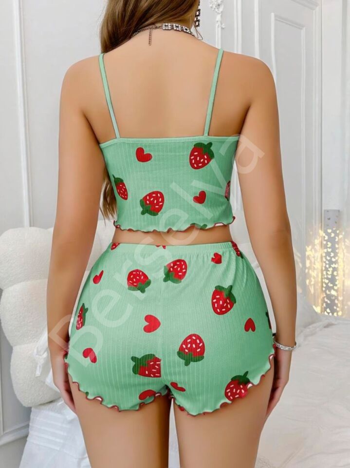 Pamuklu Yeşil Üstüne Çilek Desen Fitilli Askılı Şortlu Pijama Takımı