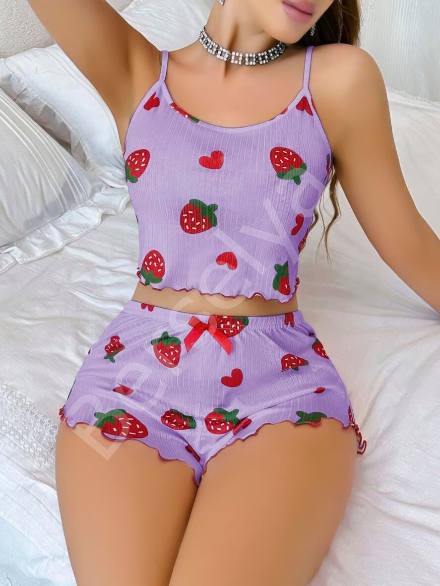 Pamuklu Lila Üstüne Çilek Desen Fitilli Askılı Şortlu Pijama Takımı
