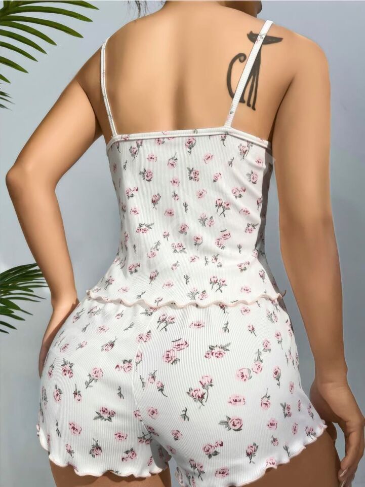 Pamuklu Beyaz Üstüne Çiçek Desen Fitilli Askılı Şortlu Pijama Takımı