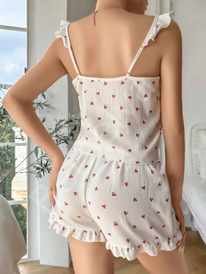 Pamuklu Beyaz Üstüne Kiraz Desen Fırfır Askılı Şortlu Pijama Takımı