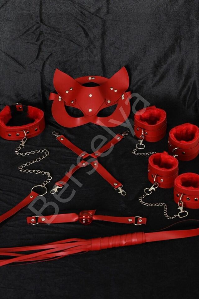 Kırmızı İçi Tüğlü Maske,kol,bacak,ağız Topu,kırbaç,tasma Set 700938