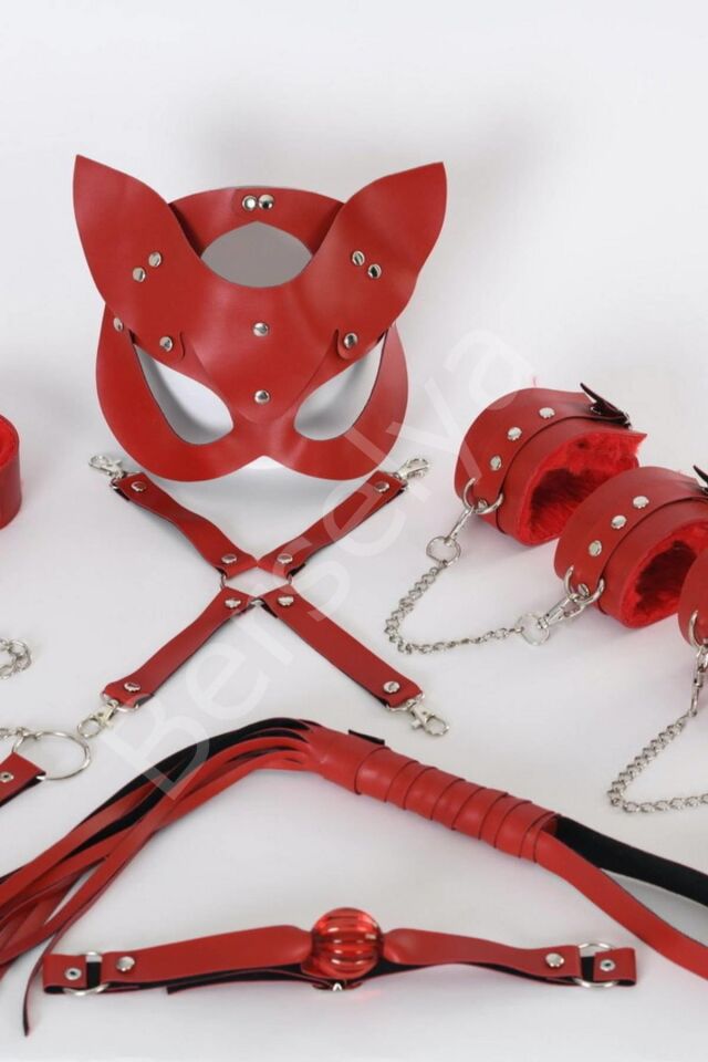 Kırmızı İçi Tüğlü Maske,kol,bacak,ağız Topu,kırbaç,tasma Set 700938