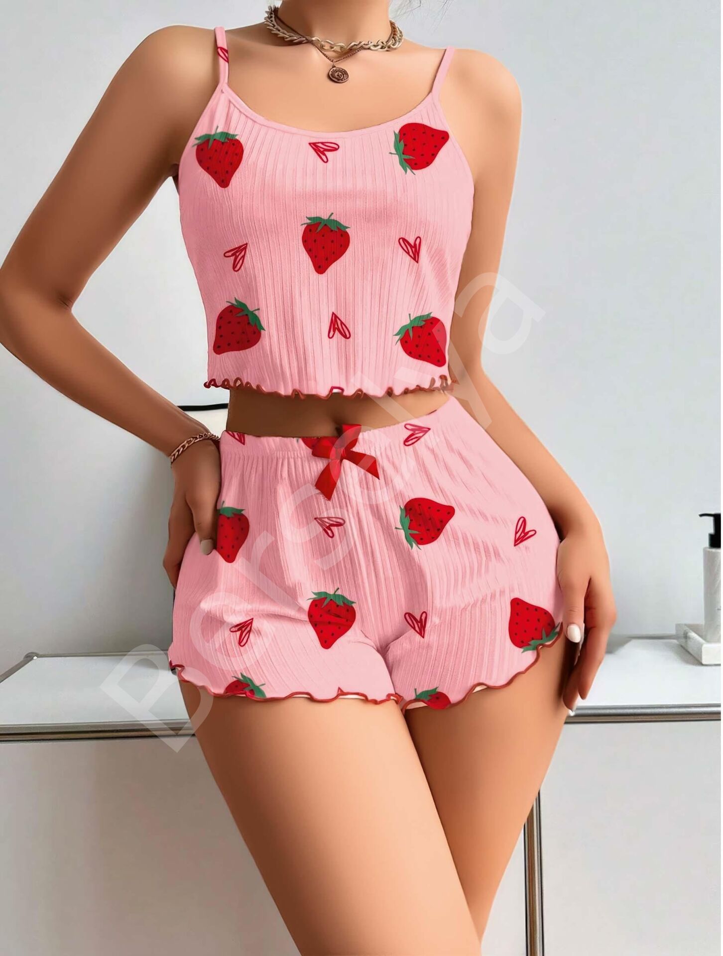 Pamuklu Pembe Üstüne Çilek Desen Fitilli Askılı Şortlu Pijama Takımı