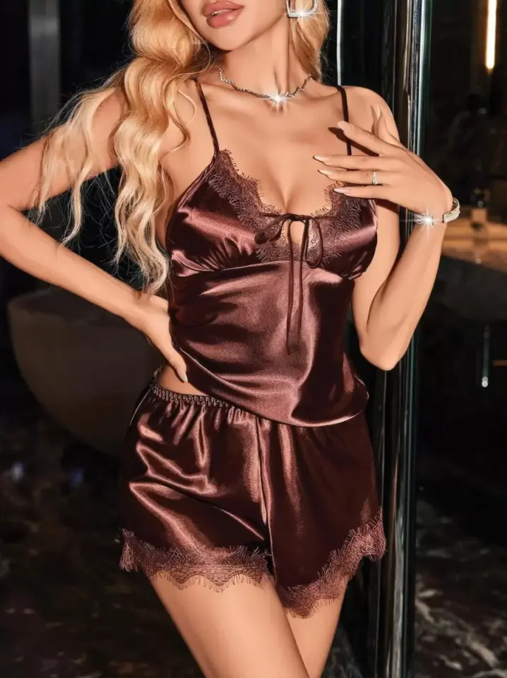 Kadın Kahverengi Askılı Dantel Detaylı Saten Pijama Takımı Şık Ve Rahat Tasarım