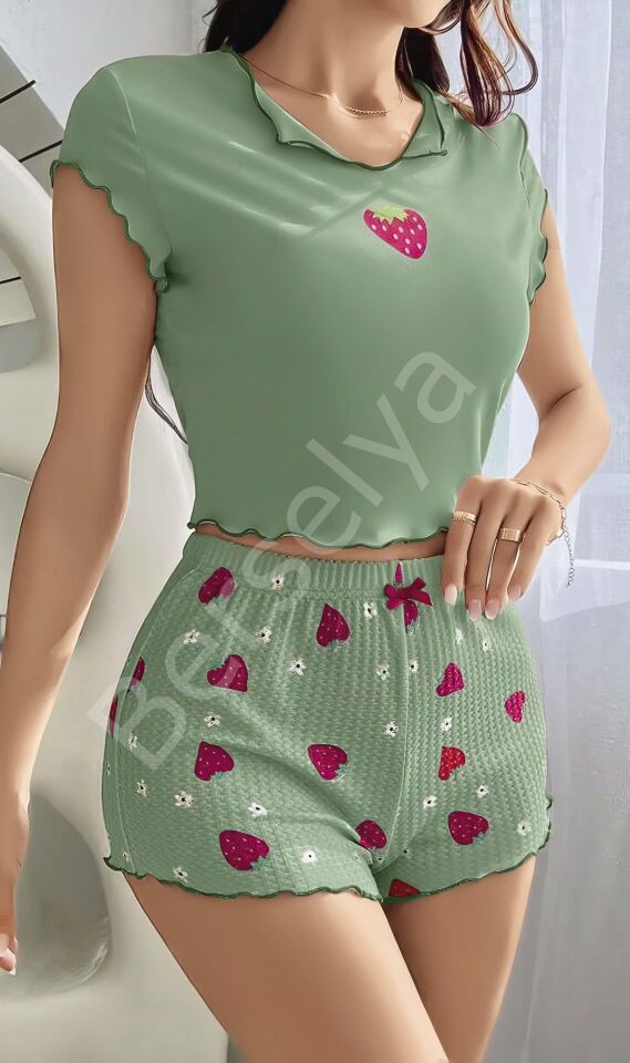Kadın Yeşil Çilek Desenli Askılı Şortlu Pijama Takım 6648