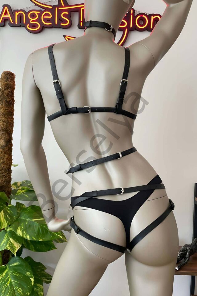 Kalp Detaylı Siyah Deri Jartiyer Harness Sütyen Takım