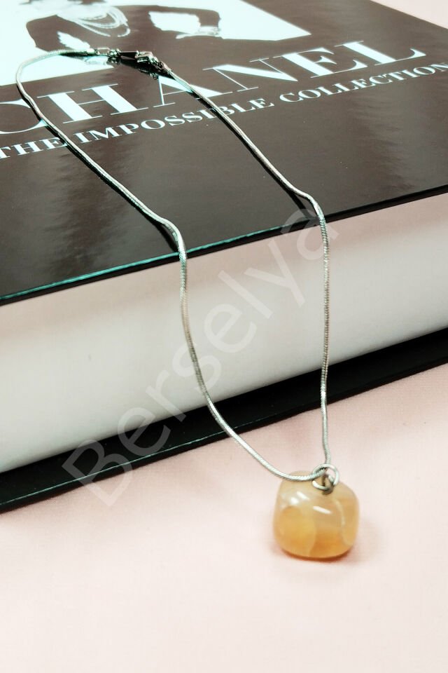 Kalsit Doğal Taşı Zincirli El Yapımı Kolye Uç: 1,5 cm Zincir: 20 cm Kutulu