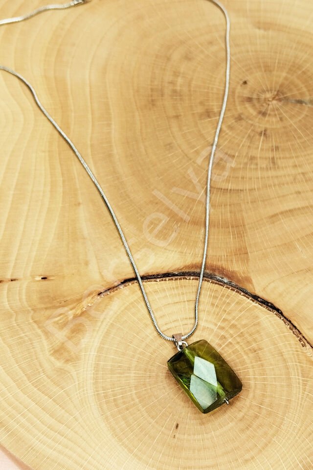 Moldavit Doğal Taşı Zincirli El Yapımı Kolye Uç: 2 cm Zincir: 20 cm Kutulu