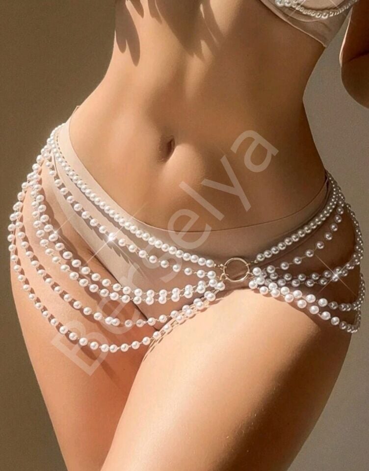 İnci Şıklığıyla Plajlarda Parla – Ayarlanabilir Bikini Zincir Aksesuarı