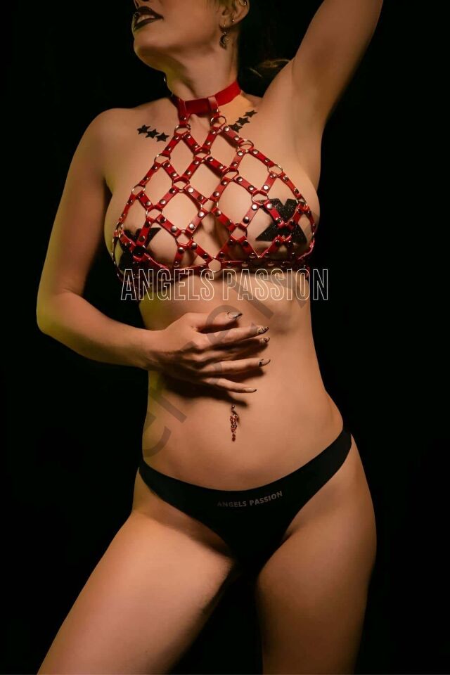 Göğüs Üzeri Baklava Dilim Detaylı Kırmızı Deri Harness