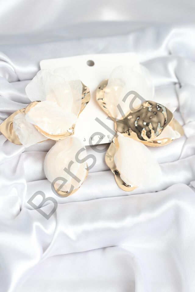 Pirinç Gold Renk Beyaz Tüllü Lotus Kadın Küpe