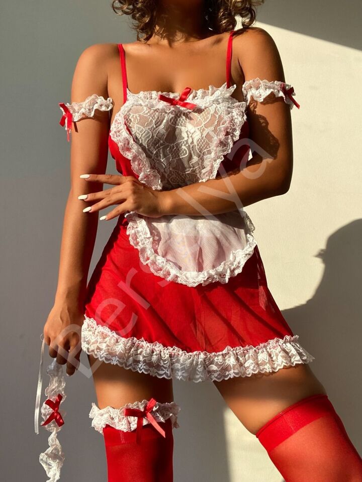 Fiyonk Detaylı Kırmızı Fantazi Hizmetçi Kostümü