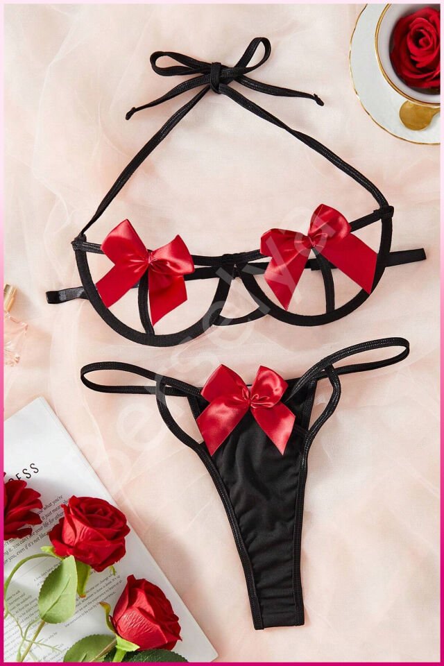 Siyah-kırmızı Göğüs Fiyonklu Balenli Sütyen Külot Takım