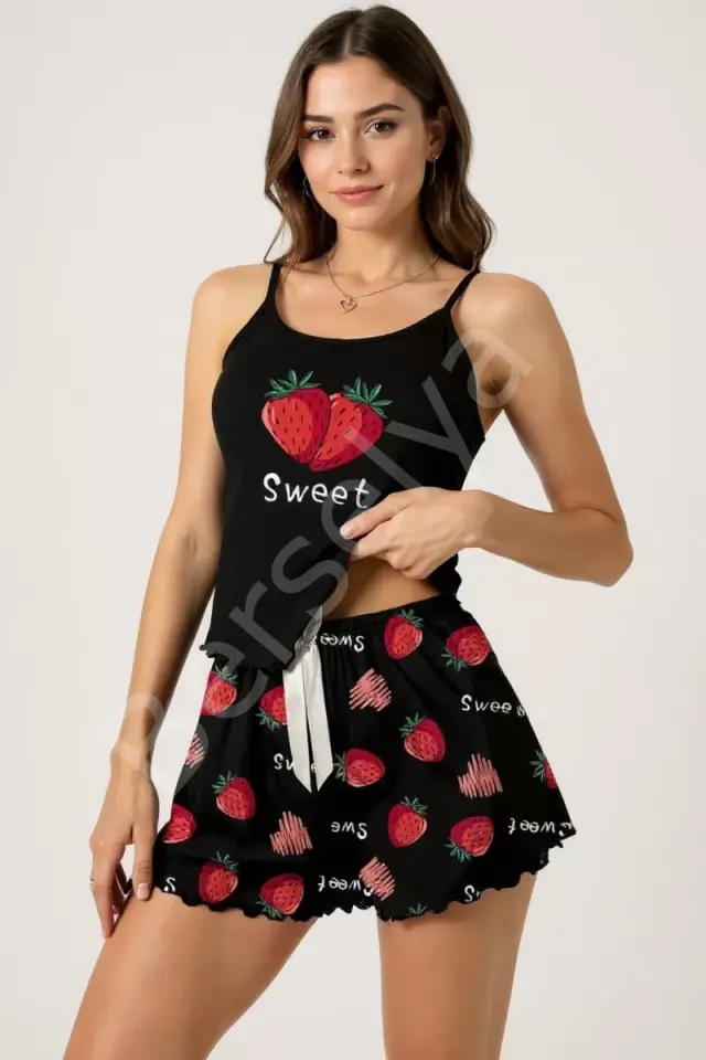 Çilek Baskılı Siyah Askılı Şortlu Pijama Takımı