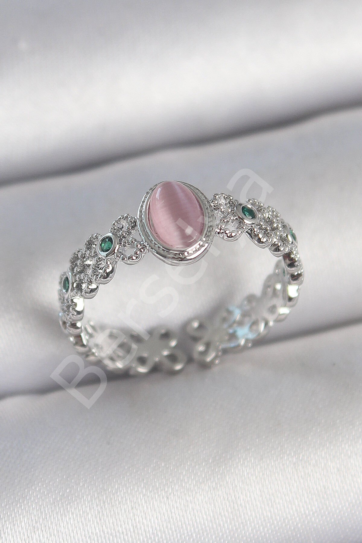Pirinç Gümüş Renk Zirkon Taş Detaylı Pembe Mineli Damla Model Ayarlanabilir Kadın Yüzük